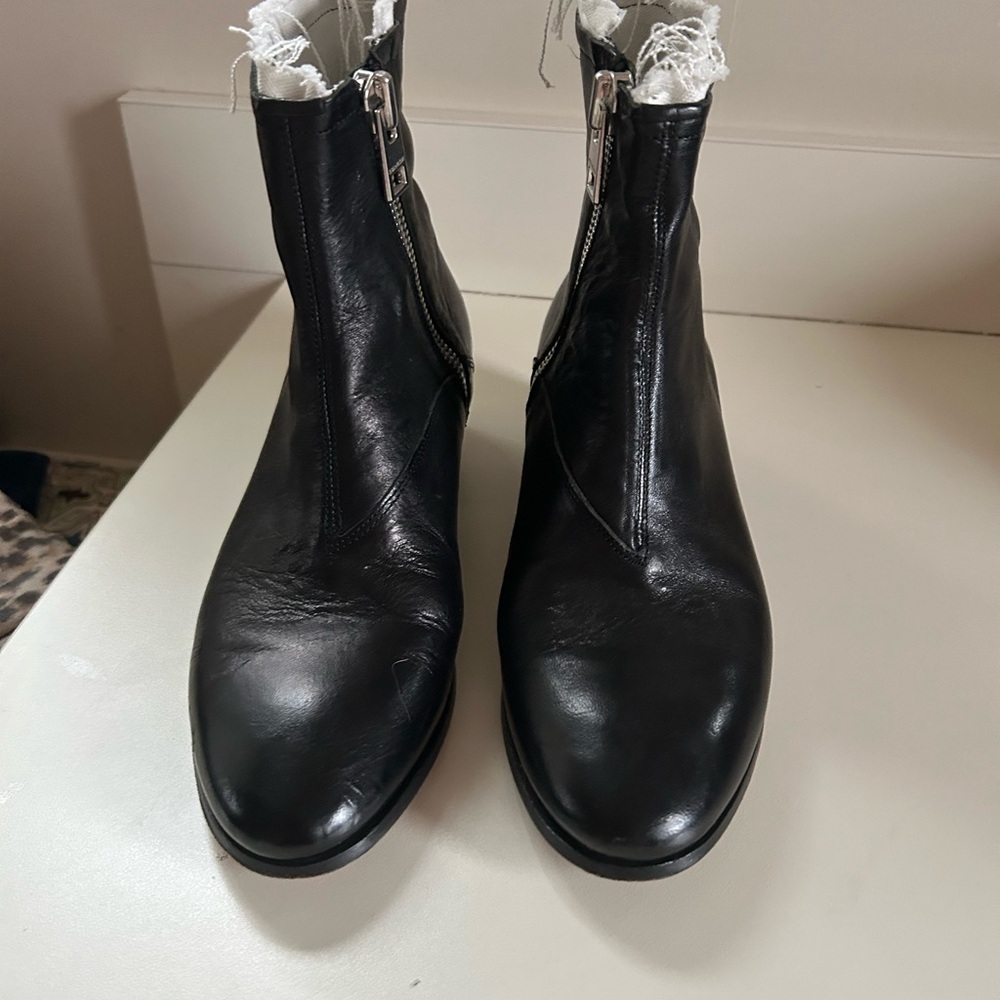 Zadig and Voltaire ankle boots size 38, 100% leather made in Portugal.